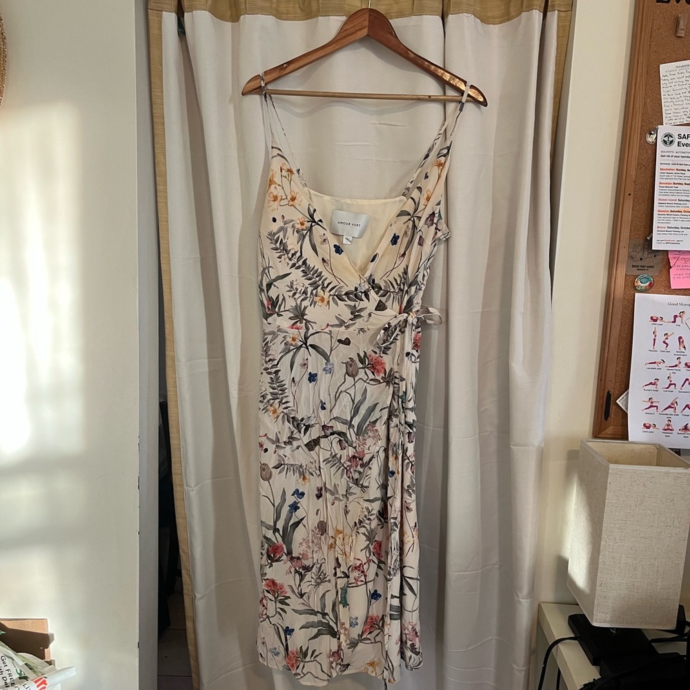 Amore VertFloral Cream Wrap Dress | L